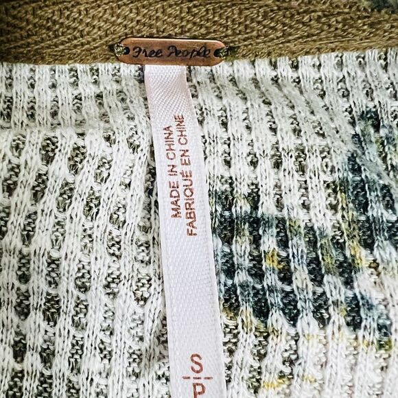 Free People Flower Patch Thermal Waffle Top S Army Green Rare Color Boho Loose - Picture 11 of 12